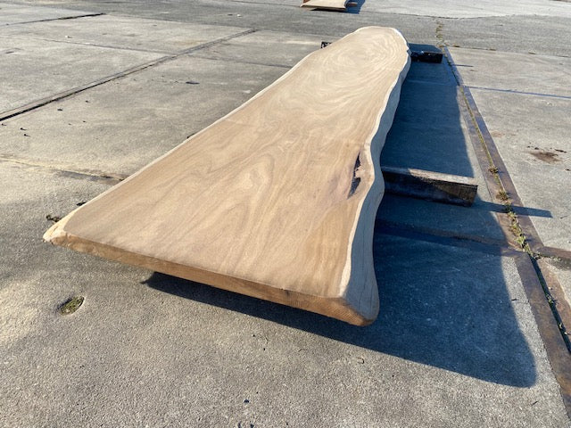 Planche en tronc d'Afrormosia – 4260 x 900 x 80 mm – Geschuurd