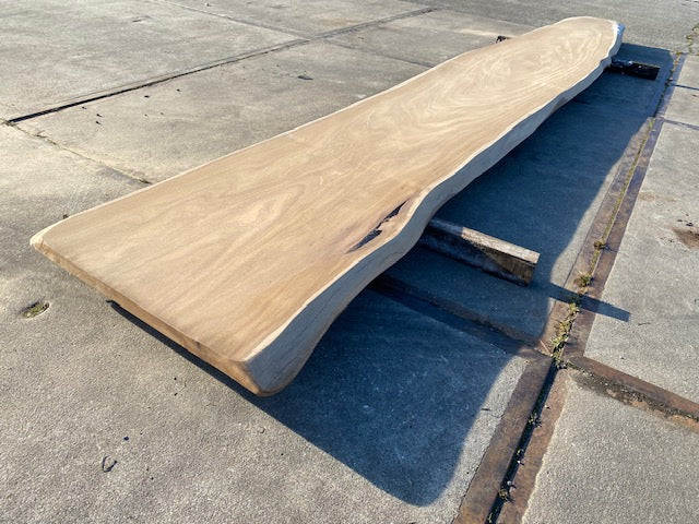 Planche en tronc d'Afrormosia – 4260 x 900 x 80 mm – Geschuurd