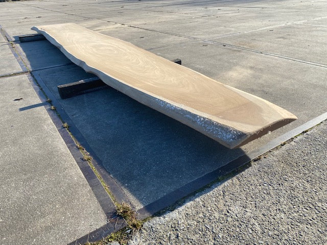 Planche en tronc d'Afrormosia – 4260 x 900 x 80 mm – Geschuurd