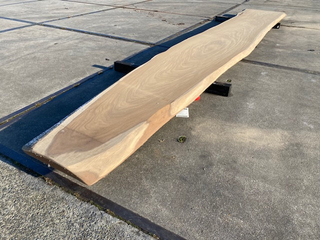 Planche en tronc d'Afrormosia – 4260 x 900 x 80 mm – Geschuurd