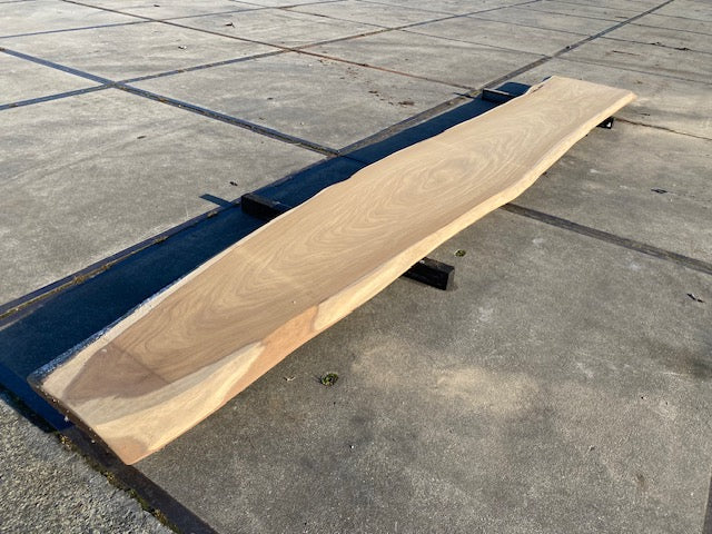 Planche en tronc d'Afrormosia – 4260 x 900 x 80 mm – Geschuurd